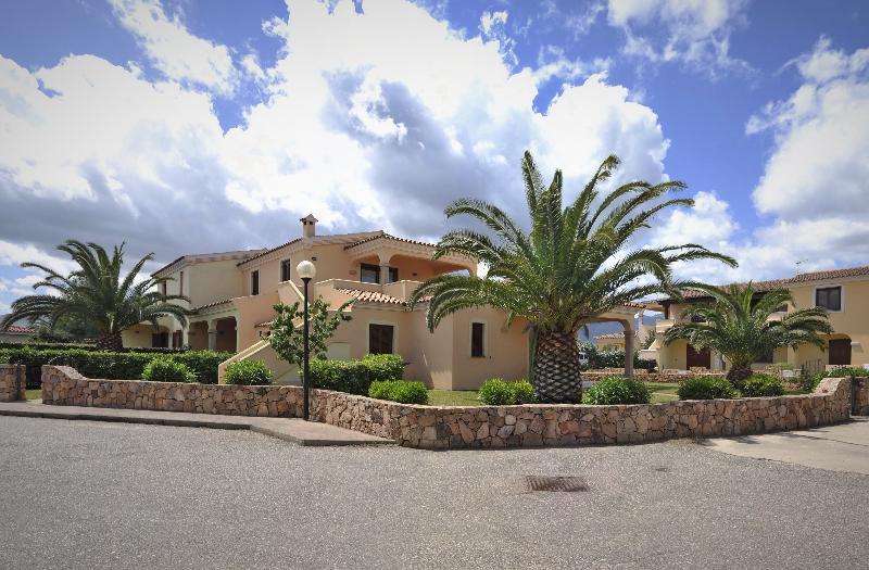 Residence Le Canne San Teodoro  Exterior foto